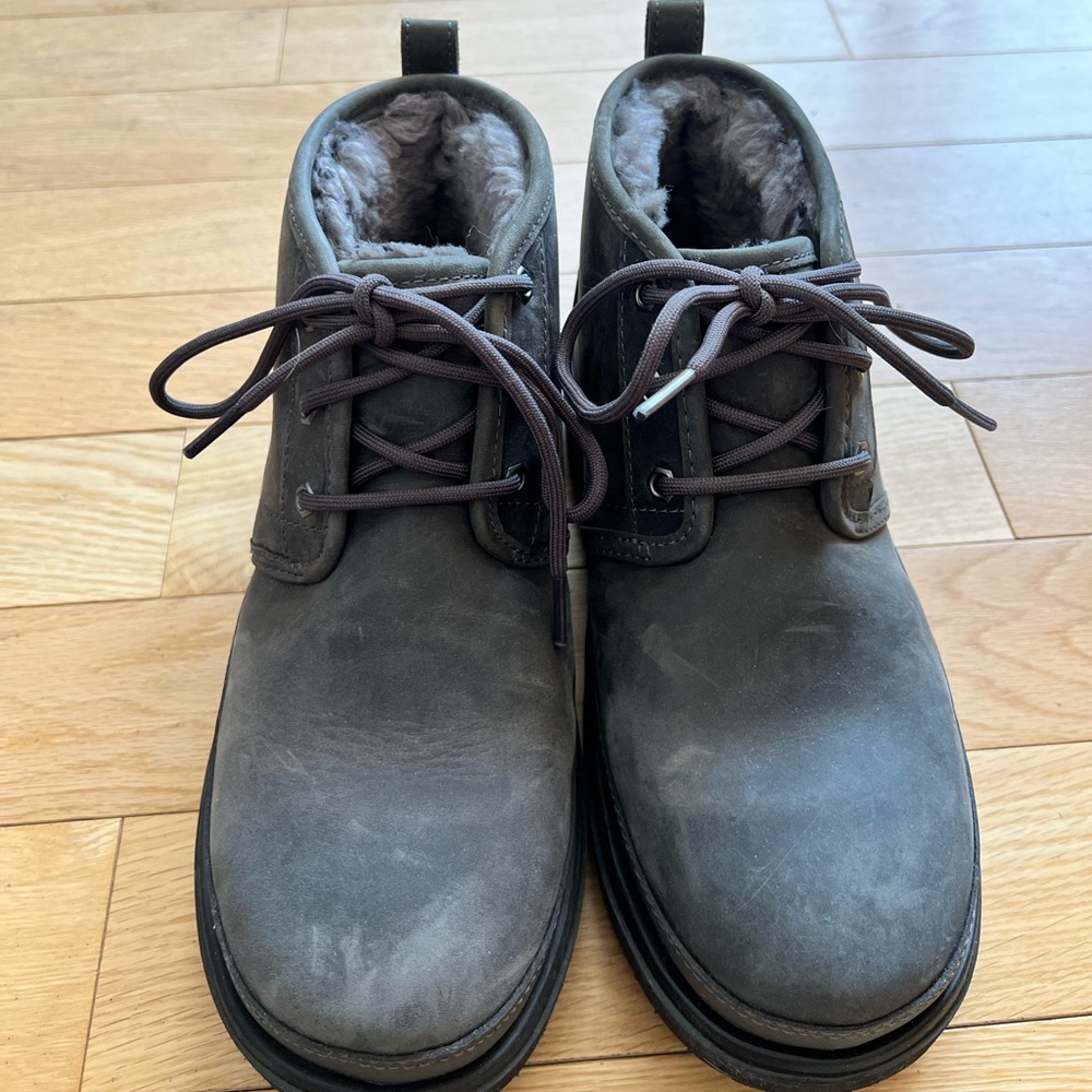 Euc Short Ugg Boots - image 3